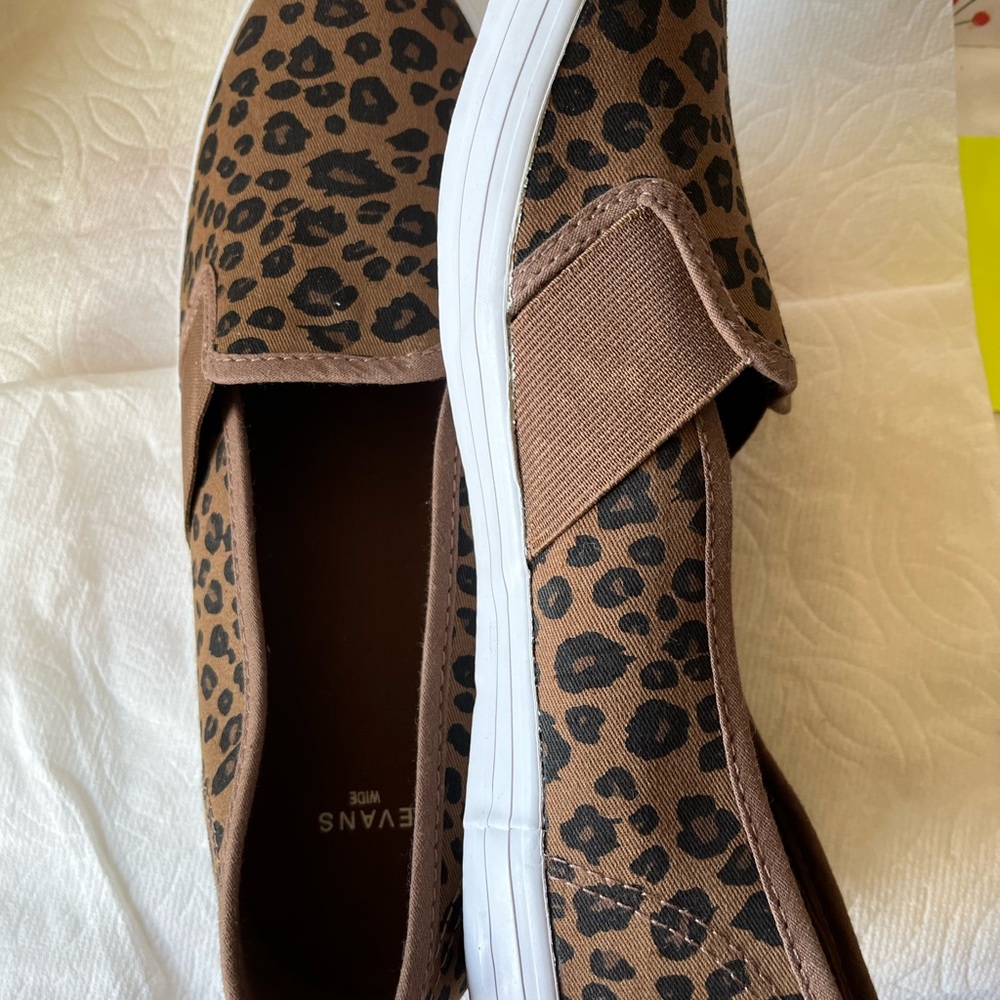Women’s slip on leopard print tennis shoes size 7.5 to 8. Pick up only